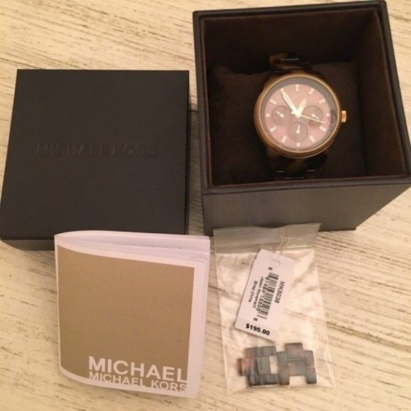 Michael Kors Tortoise Watch - Picture 3 of 3
